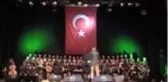 Öğretmen ile öğrencisi 20 yıl sonra aynı sahnede buluştu