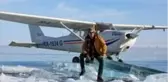 Rus pilot küçük uçağıyla buz tutan Baykal gölüne iniş yaptı