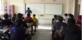 Görme engelli Ali öğretmen öğrencilerinin dünyasını aydınlatıyor