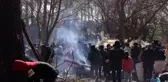 Dizi oyuncusu Ulaş Tuna Astepe düzensiz göçmenleri ziyaret etti