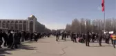 Kırgızistan'da cumhurbaşkanlığı binasına yürümek isteyen göstericilere güvenlik güçleri müdahale...