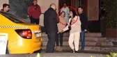 Alkolü fazla kaçıran Helin Avşar ve arkadaşı, basın mensuplarıyla tartıştı