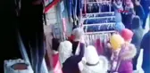 Perdeleme yöntemi ile hırsızlık yapan yabancı uyruklu 4 kadın kamerada