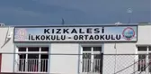 Öğrenciler sokak hayvanlarına mama alarak sevgilerini gösterdi