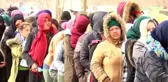 Göçmenlerin sınırda bekleyişi sürüyor