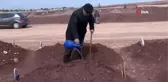 Kadınlar Günü'nde, eski kocası tarafından öldürülen kızının mezarında gözyaşı döktü
