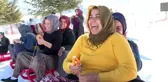 Yörük kadınların Davraz'da kızak keyfi
