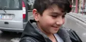 Sokakta bulduğu kediye üzüldü, montuna sarıp veterinere götürdü