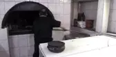Dede yadigarı 120 yıllık kara fırında güveç pişiriyor