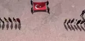 Öğrenciler şehitleri oluşturdukları koreografiyle andı