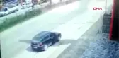 ANTALYA Motosikletiyle, otomobilin açılan kapısına çarpıp, kamyonetin altında kaldı