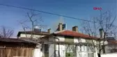 SİVAS Aç kalan tilki ilçeye indi, evin çatısına çıktı