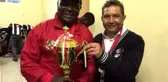 Denizlili teknik direktör Erol Akbay, Zimbabve'de taraftarların sevgilisi oldu