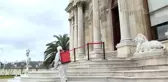 Saraylar koronavirüs tehdidine karşı dezenfekte ediliyor