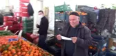Tedbirler kapsamında pazarcılara eldiven ve maske dağıtıldı