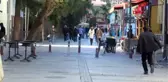 İZMİR Koronavirüs nedeniyle işyerleri kapandı, sokaklar boşaldı