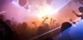 Almanya'da halk korona tedbirlerine uymuyor! Gençlerin 