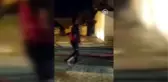 Ateşe verdiği evinin bahçesinde yatakta uyurken bulundu