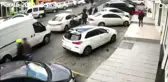 FATİH'TE YAN BAKMA KAVGASI KAMERADA
