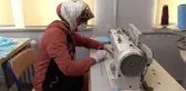 Öğretmenler koronavirüse karşı maske mesaisinde