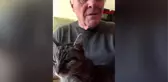 Anthony Hopkins karantinada kedisine piyano çaldı