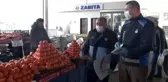 Pazar yerlerinde hem el dezenfektanı uygulaması başladı hem de 