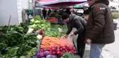 Pazarda elle seçme yasağı