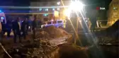 Su arızasını gidermeye çalışan 2 belediye işçisi göçük altında kaldı