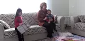 Hasta evlatlarına duyduğu sevgiyle zorlukları aşıyor