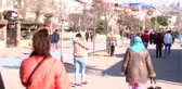Korona virüsten korunmak için evde kalmak yerine sahile koştular