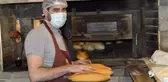 Ağrılı fırıncı koronavirüs nedeniyle ihtiyaç sahiplerine ücretsiz ekmek veriyor