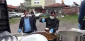 Mahalle muhtarı 65 yaş üstü vatandaşlara yardım dağıttı