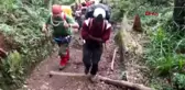 Bitlis'te, sağlık çalışanları için siperlikli maske üretimi