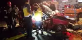 Kamyonetle çarpışan otomobil demir yığını haline dönüştü 3 yaralı