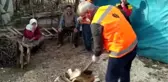 Vefa Sosyal Destek Grubu ekibi, Ali Dede'nin odunlarını kırdı