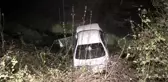 Dere yatağına devrilen otomobildeki 3 kişi yaralandı
