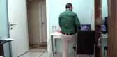 Öğretmenler sağlık çalışanları için evlerini atölyeye çevirdi