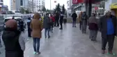 İstanbul'da vatandaşlar 1000 TL yardım parasını almaya başladı