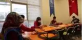 Nizip'teki gençler sağlık çalışanları için siperlikli maske üretiyor