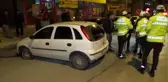 Alkollü sürücü önce otomobile, sonra elektrik panosuna çarptı