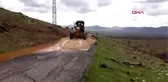 Batman'da şiddetli yağışta 3 toprak ev çöktü