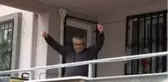 Vatandaşların evde sıkıldığını duyan 3 muhtar, davul zurnalı eğlence yaptı