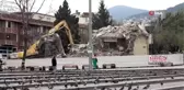 Yıkımı insanlar yerine güvercinler izledi