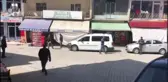 Hizanlı esnaf iş yapamayınca sosyal mesafeyi koruyarak top oynadı