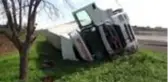 Şanlıurfa'da devrilen tırın sürücüsü yaralandı