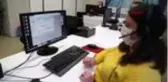 Belediye ekibinin desteği ile oğlunun mezarını telefondan izleyerek, dua etti