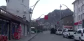 Hakkari'de çocukları TRT EBA TV'den dersleri takip edemeyen 10 aileye televizyon desteği