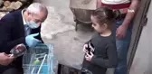 6 yaşındaki çocuğun muhabbet kuşu isteğini belediye başkanı yerine getirdi
