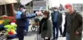 BEYLİKDÜZÜ'NDEKİ PAZAR ALANINDA MASKE VE ELDİVEN TAKILDI, SOSYAL MESAFE KORUNMADI