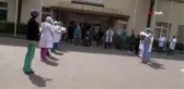 Korona virüsü yenen sağlık çalışanları alkışlarla taburcu oldu